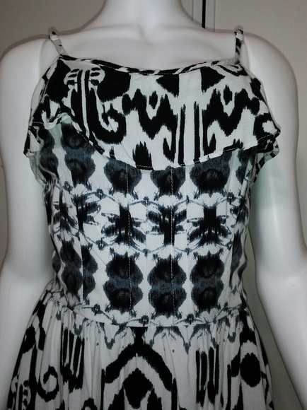 MERONA  Tribal Rose Sun Dress / (S) - Picture 5 of 5